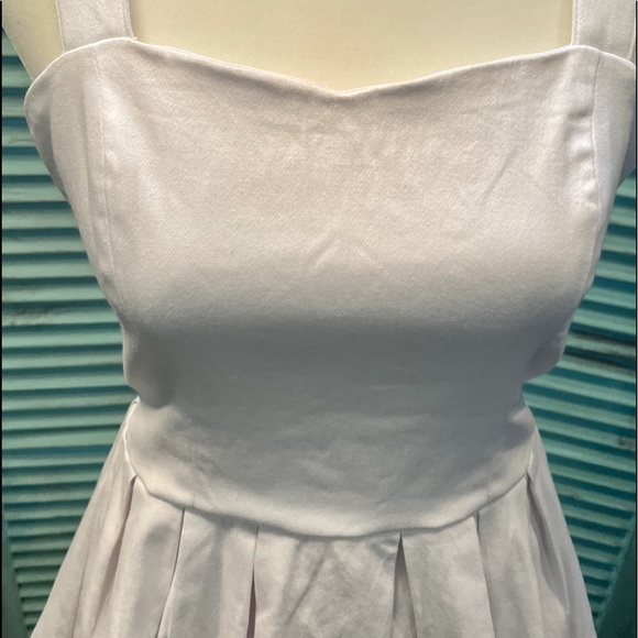 2 Charlotte Russe WHITE PLEAT & BLACK BUTTON DETAIL - Picture 5 of 8